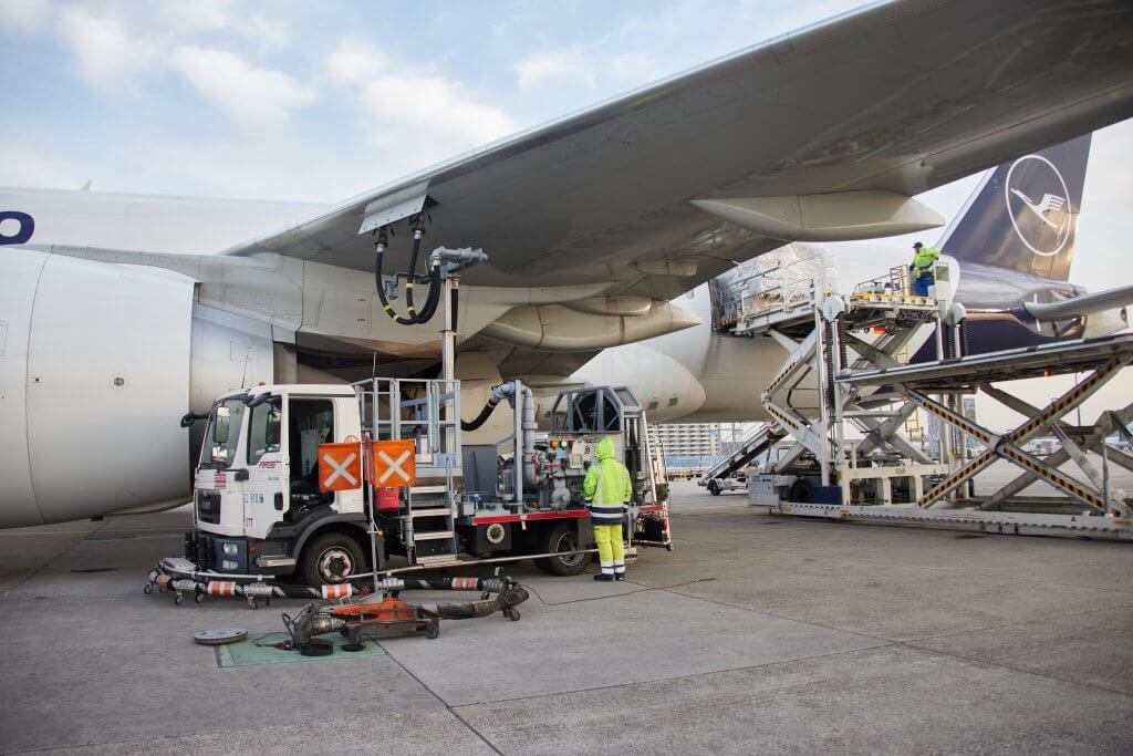 Betankung vor dem Abflug. © Lufthansa Cargo AG/Oliver Rösler