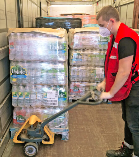 Loading and unloading proceeded with attention to all current corona safety restrictions, of course.