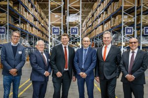 Celebrating a new milestone in contract logistics at GVZ Augsburg: (left to right) Philipp Nachbaur (CEO, Media Shop Germany), Martin Thum (Branch Manager Augsburg Logistics Schenker Deutschland AG), Christof Prange (Head of Business Development, Goodman Germany GmbH), Dr , Thomas Böger (Executive Vice President Contract Logistics / SCM Europe, Schenker Europe GmbH), Klaus König (CEO, KUKA Deutschland GmbH), Karl-Heinz Emberger (CEO, Schenker Deutschland AG) © DB Schenker/Michael Neuhaus