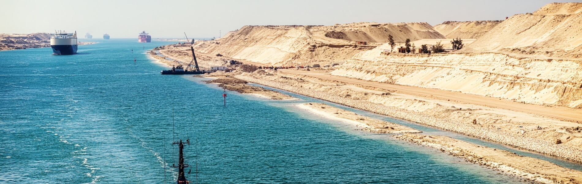 Mit dem Schiff durch die Wüste – der Suezkanal