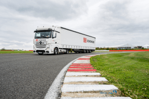 DB Schenker Truck auf dem Kurs von Silverstone