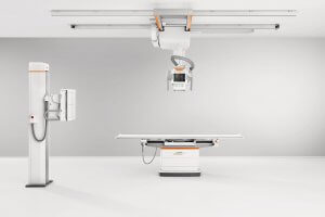 YSIO X.pree ist eine hochmoderne deckengehängte Röntgenanlage von Siemens Healthineers. © Siemens Healthcare GmbH